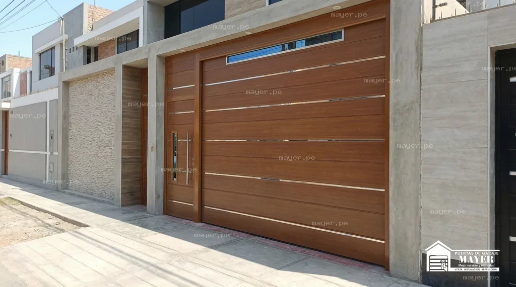 Porton batiente tipo madera diseno lineal minimalista